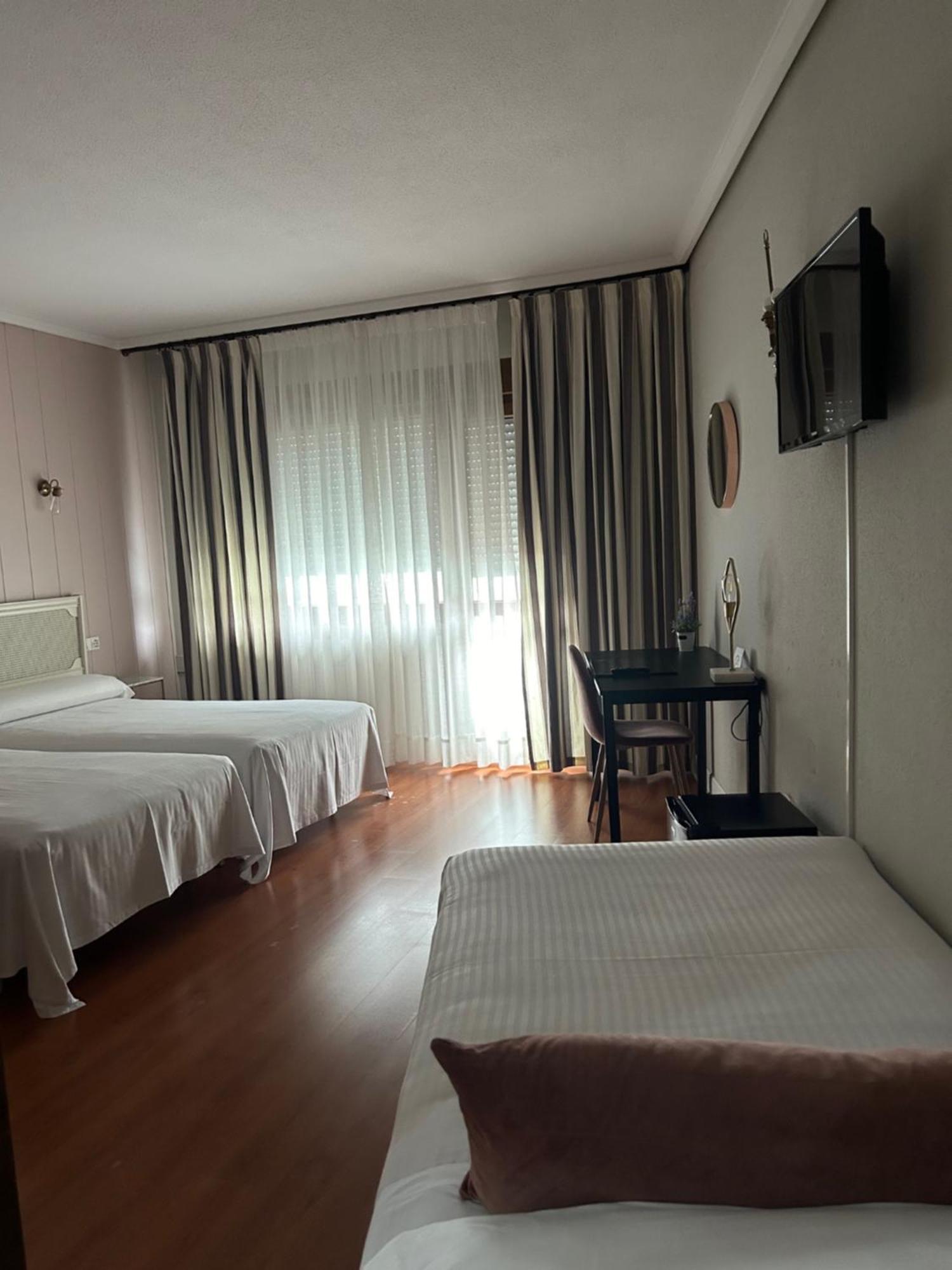 Hotel Marques De Santillana Torrelavega Exteriér fotografie