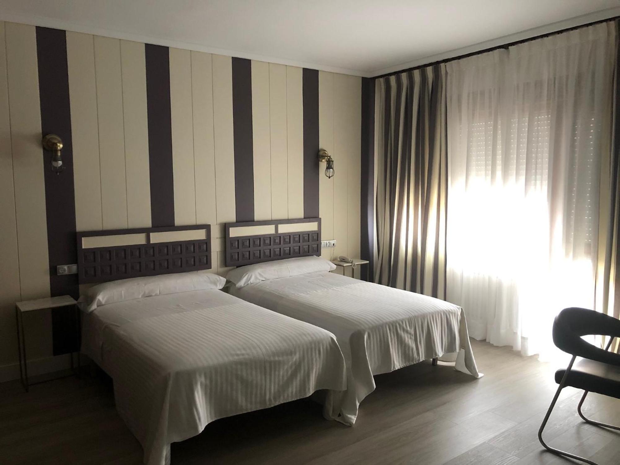 Hotel Marques De Santillana Torrelavega Exteriér fotografie