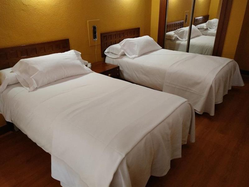 Hotel Marques De Santillana Torrelavega Exteriér fotografie